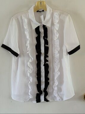 CQbyCQ Togs Collection white ruffle short sleeve blouse black trim Size Medium